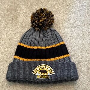 Boston Bruins winter pompom hat